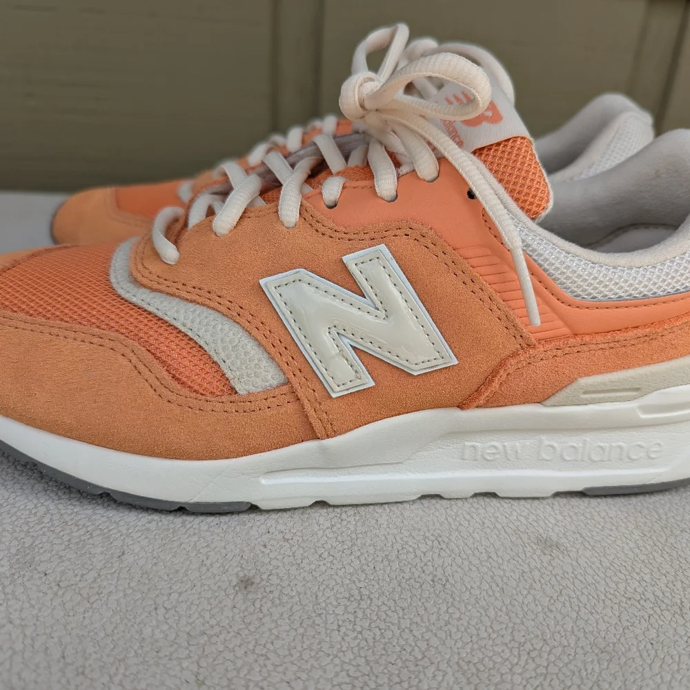 New Balance Sneakers, Women's 8.5 or Mens 7, Orange Jogging Shoes - Picture 9 of 11